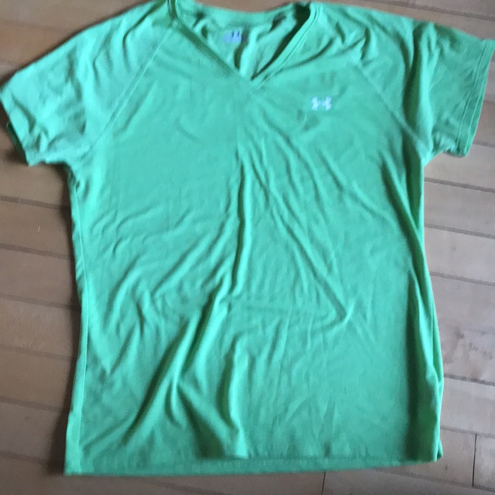 Women’s sz Medium UA Tee